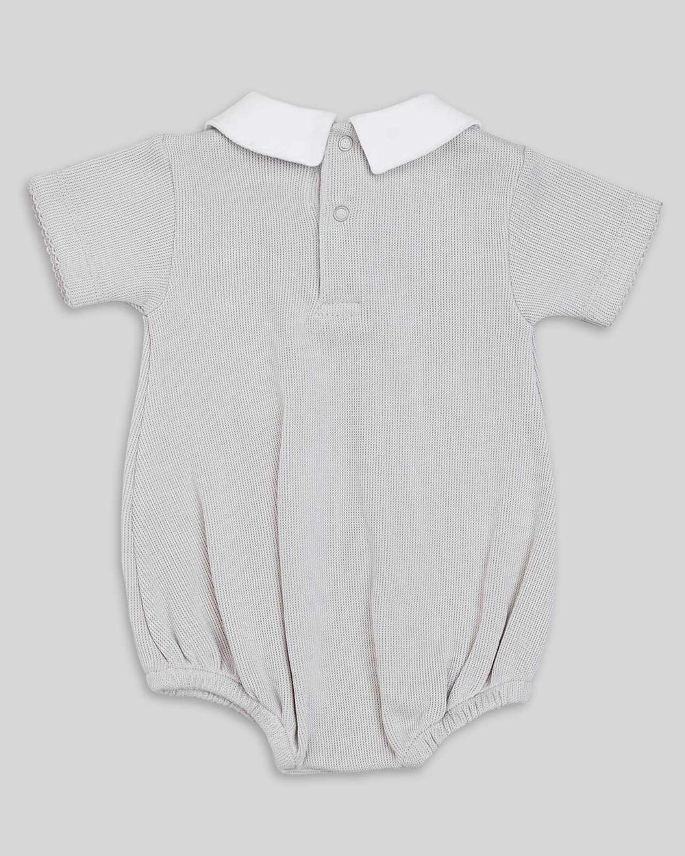 Romper de bebê varon na cor cinza, desenho clasico e comodo para cualquier ocasion