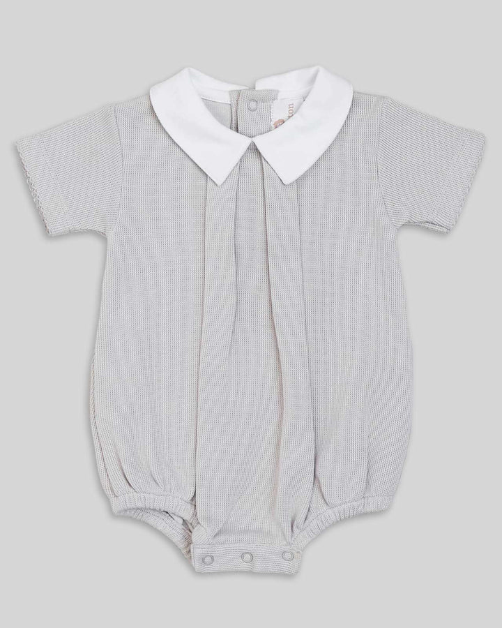 Romper de bebê varon na cor cinza, desenho clasico e comodo para cualquier ocasion