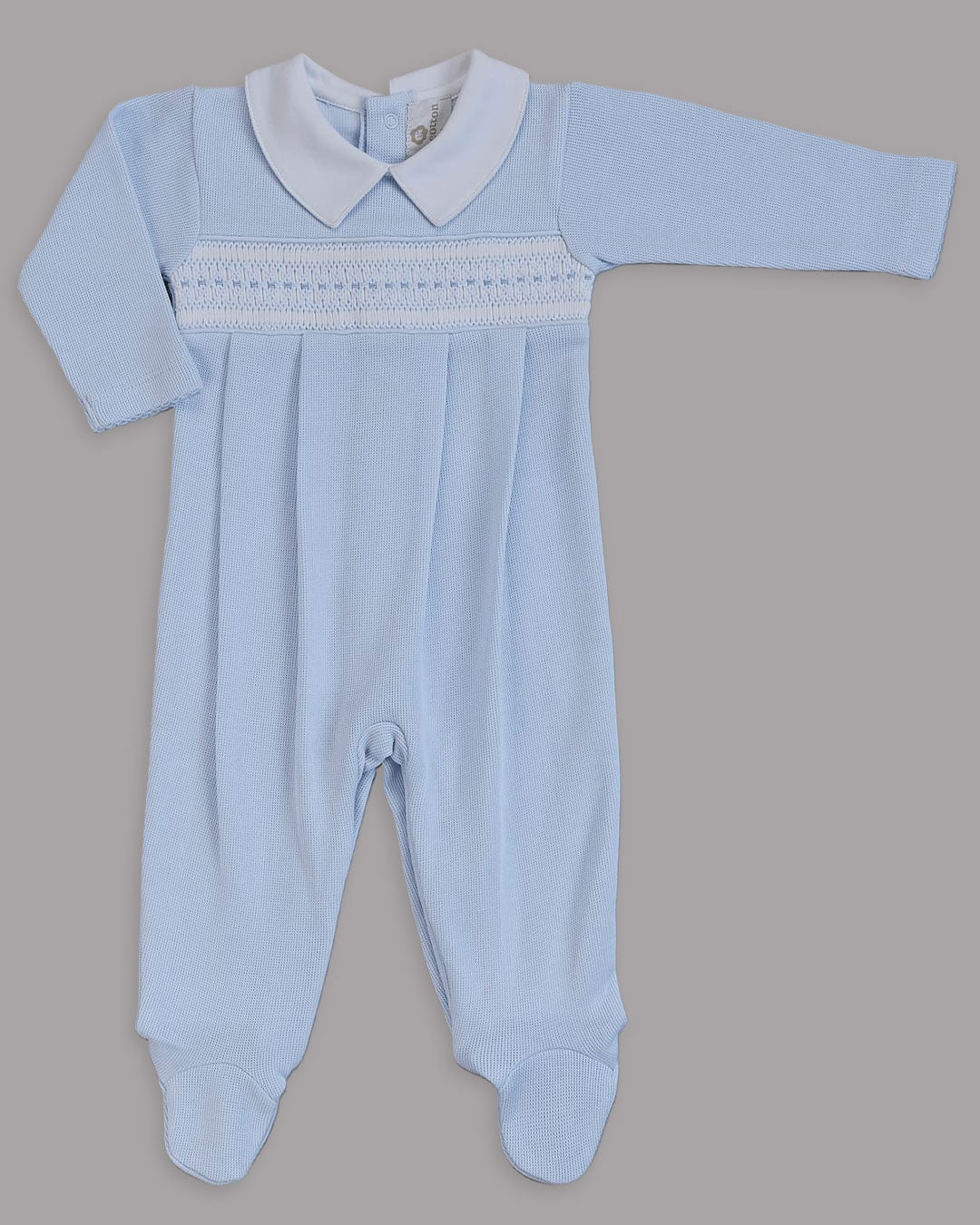 Macacão celeste com branco para bebê, perfeito para o dia a dia.