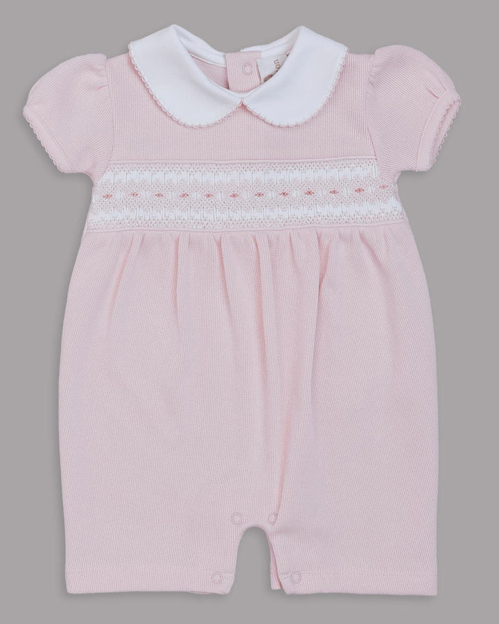 Macacão curto Dina para bebês na cor rosa com bordado smocking inglês 