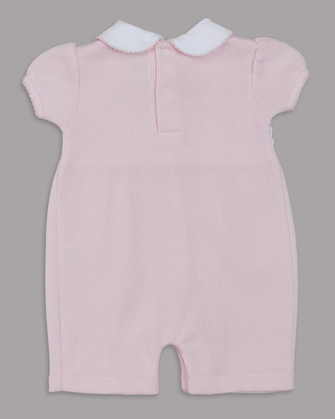 Macacão curto Dina para bebês na cor rosa com bordado smocking inglês 