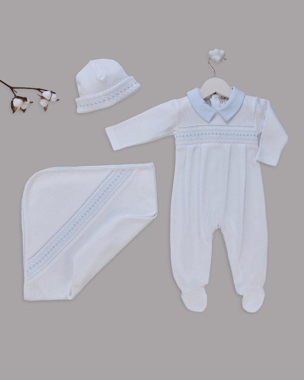 Regalo de bemvinda com bordado à mão em algodão Pima branco para bebês meninos