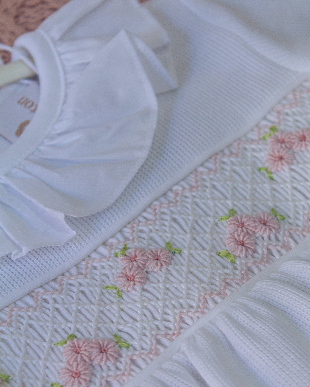 Macacão bordado ponto smock Zuzzel-Branco